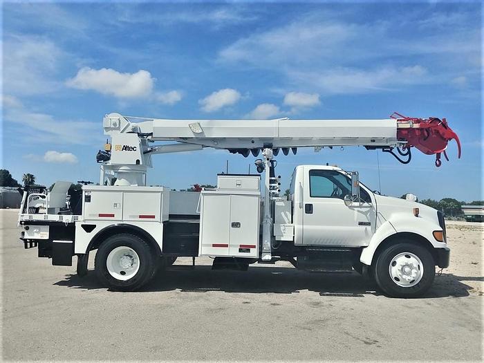 Used 2009 Ford F750 Utility Altec DM47-TR Digger Derrick