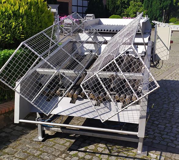 Used Obieraczka do liści kukurydzy, 4 - sekcyjna, z podajnikiem wibracyjnym orientującym surowiec, nierdzewna