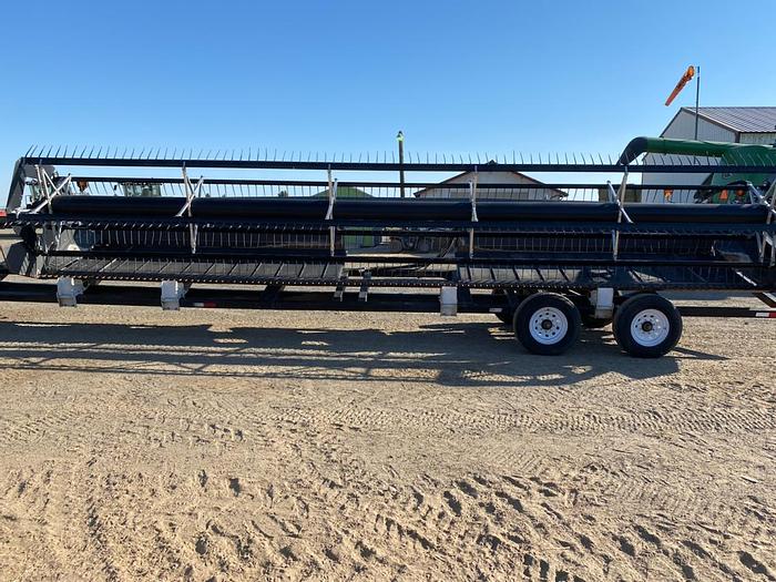 Used 30' Massey Ferguson 5200 Draper Header w/ Cart