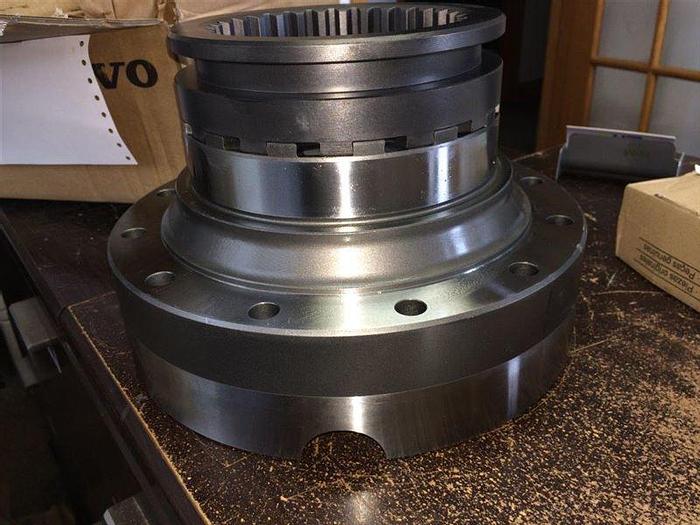 0 Volvo (11145310) DIFFERENTIAL HOUSING and (11145309) DOG CLUTCH