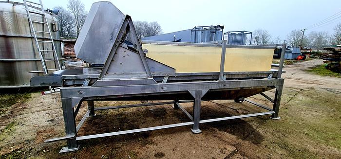 Used Płuczko - separator wibracyjny "Femia" z ruchomą taśmą siatkową