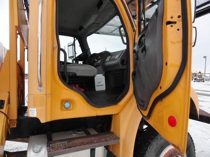 Used 2007 freightliner BUSINESS CLASS M2 106