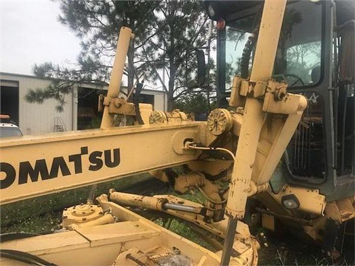 Used 2001 KOMATSU GD530A