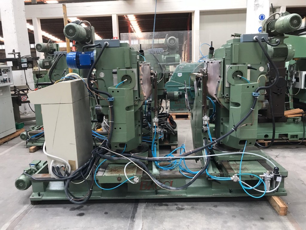 Usato 1990 Tenonatrice stondante doppia, automatica, marca Bacci