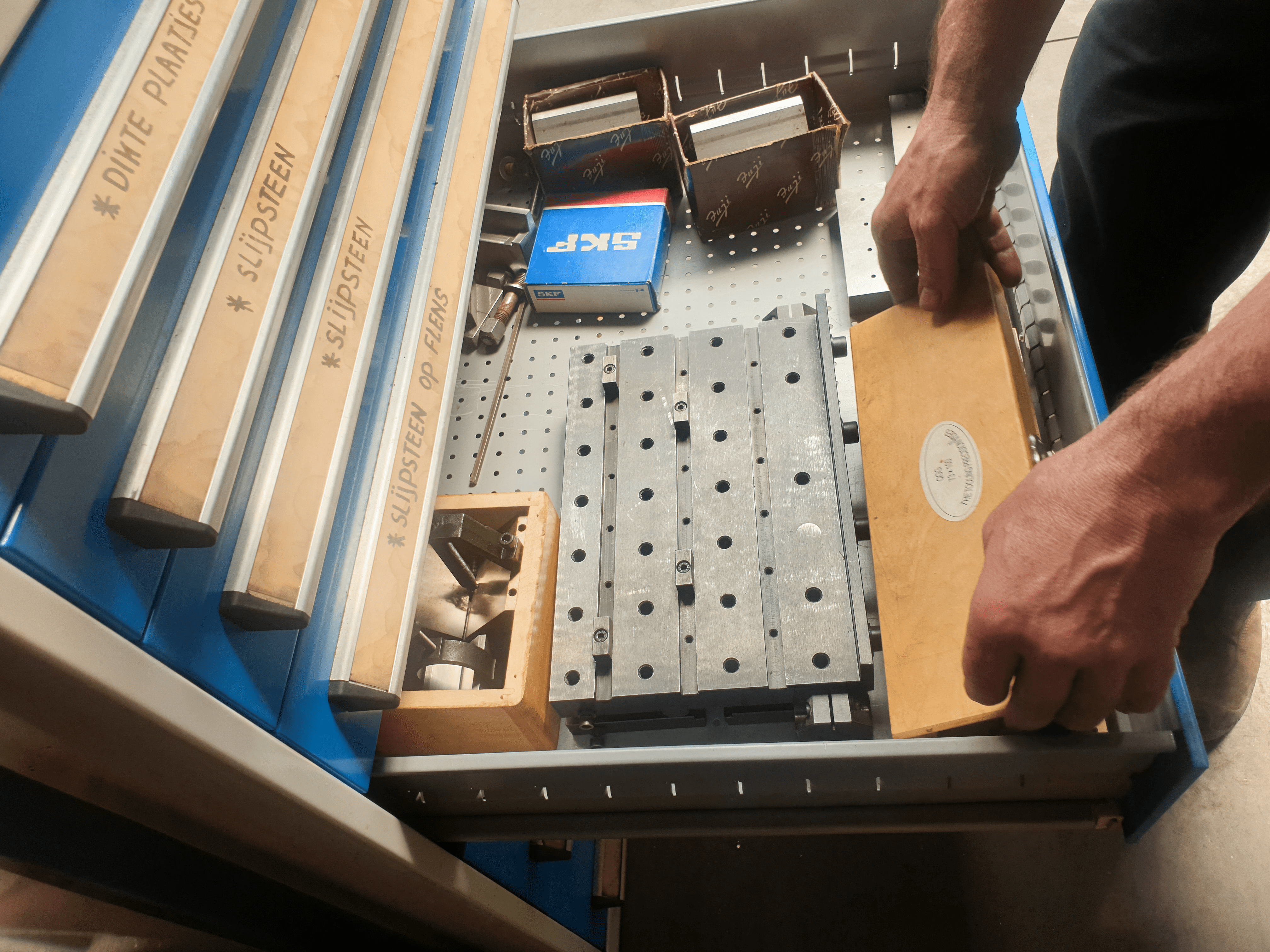 Used Chevalier FSG-1632 ADII - Grinding Machine