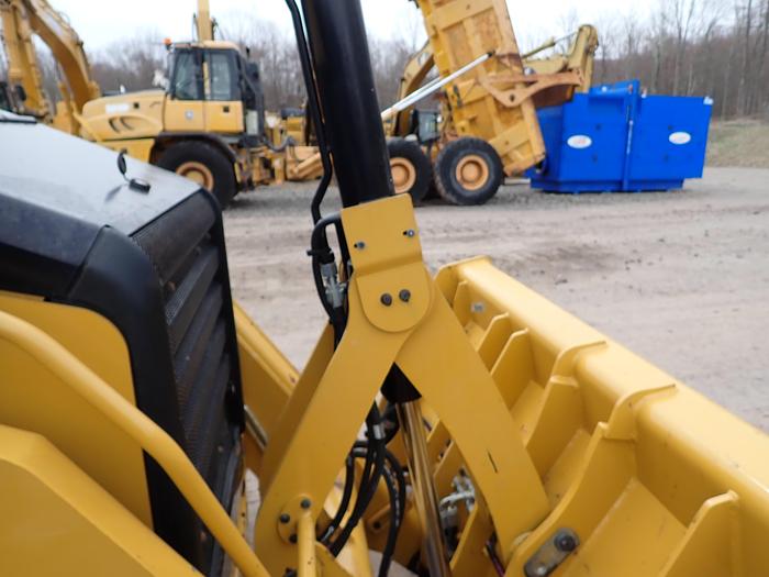 Used 2018 CAT 420F2 Loader Backhoe