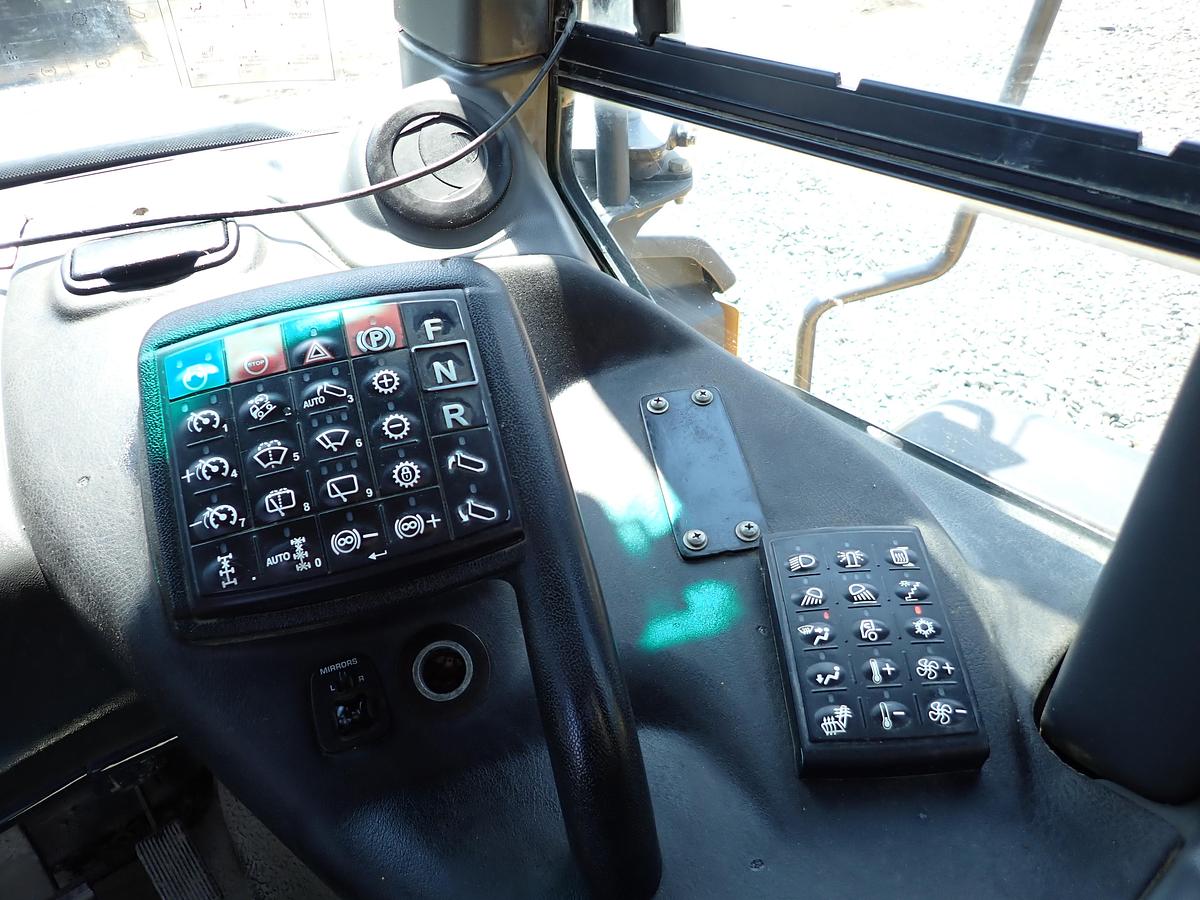 Used 2015 John Deere 460E Articulated Water Truck 9000 GALLON