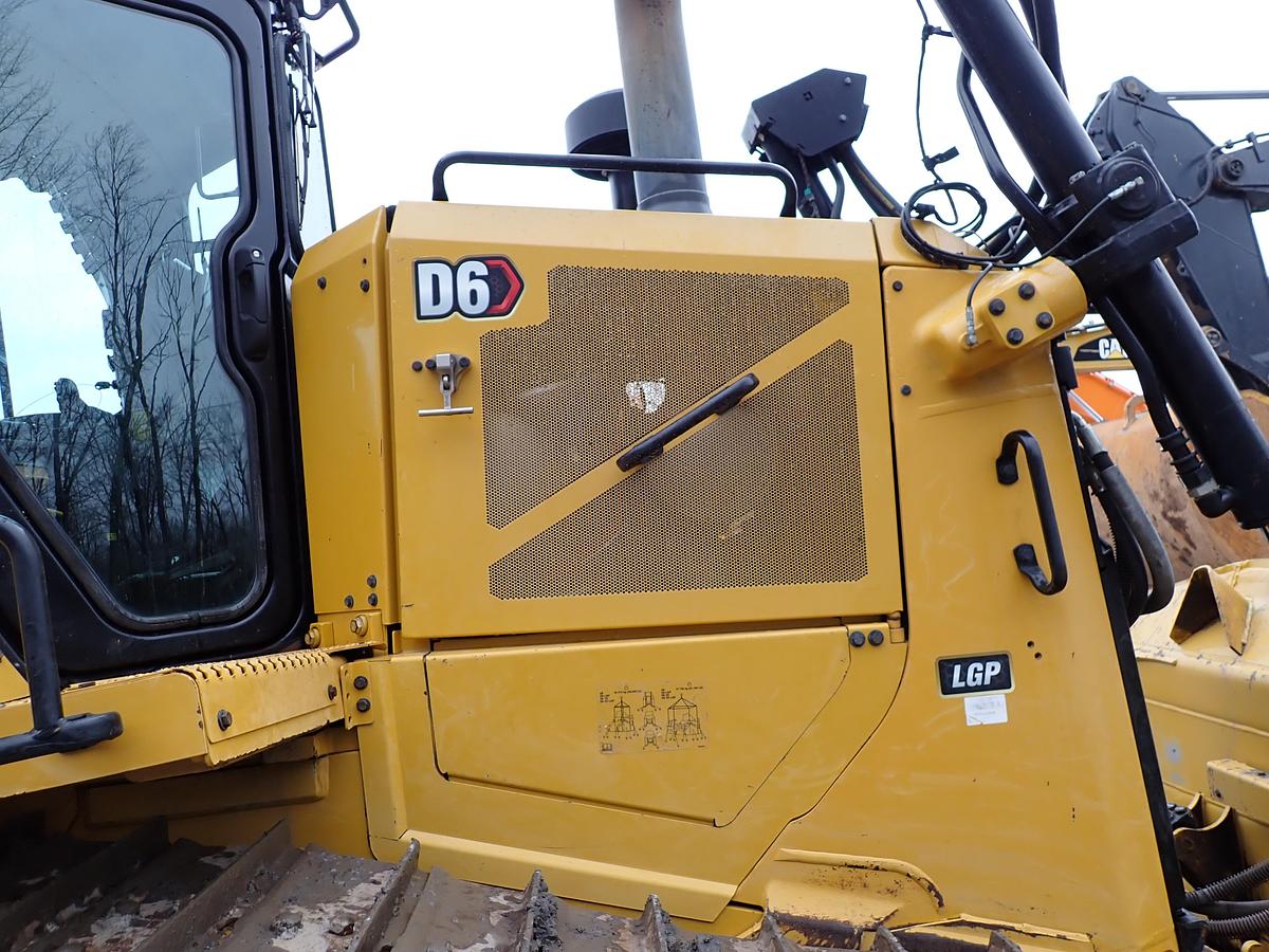 Used 2022 CAT D6 LGP Crawler Dozer 
