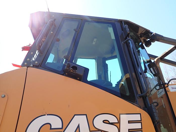 Used 2019 Case 2050M LGP