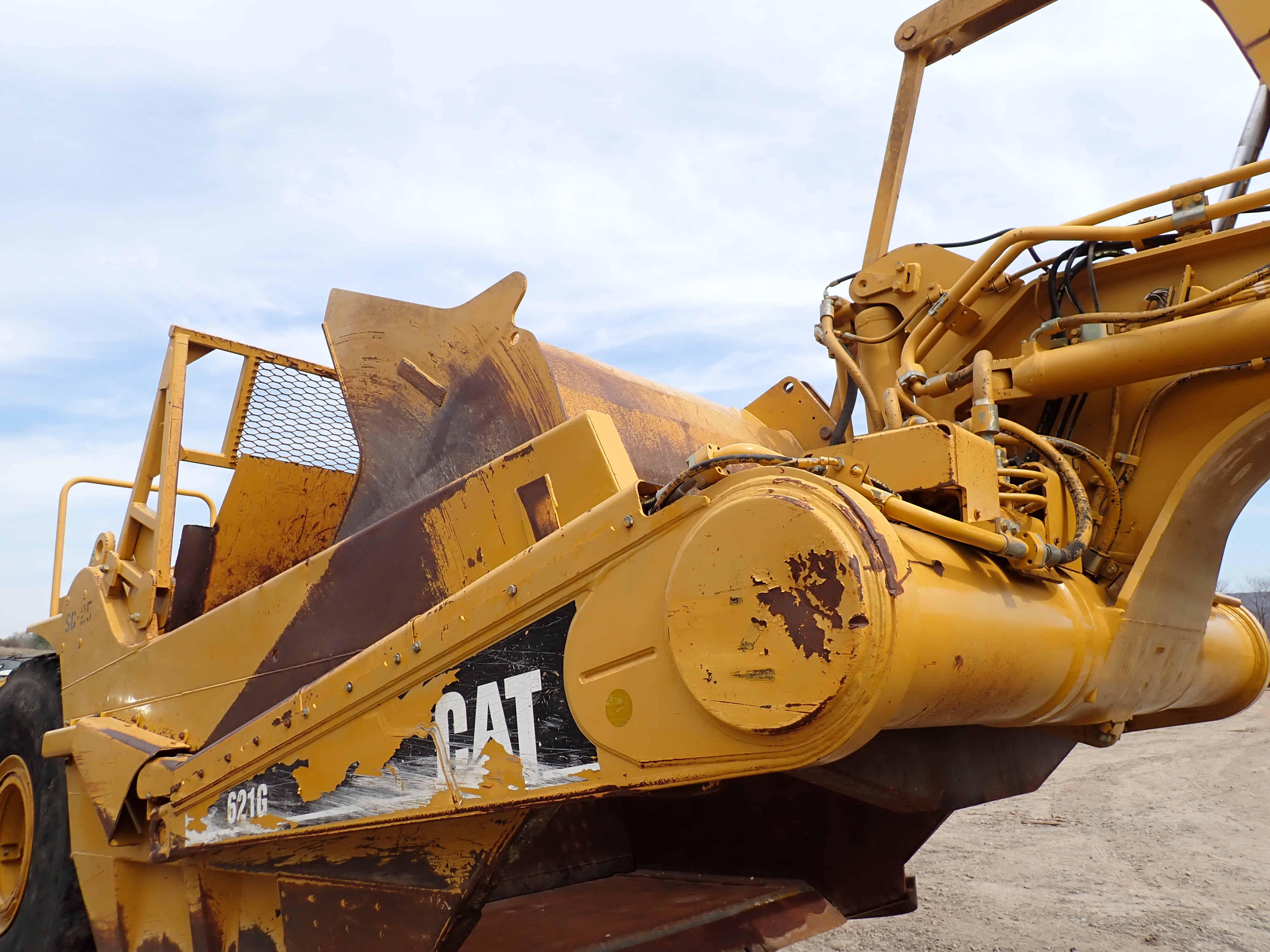 Used 2007 CAT 621G Motor Scraper