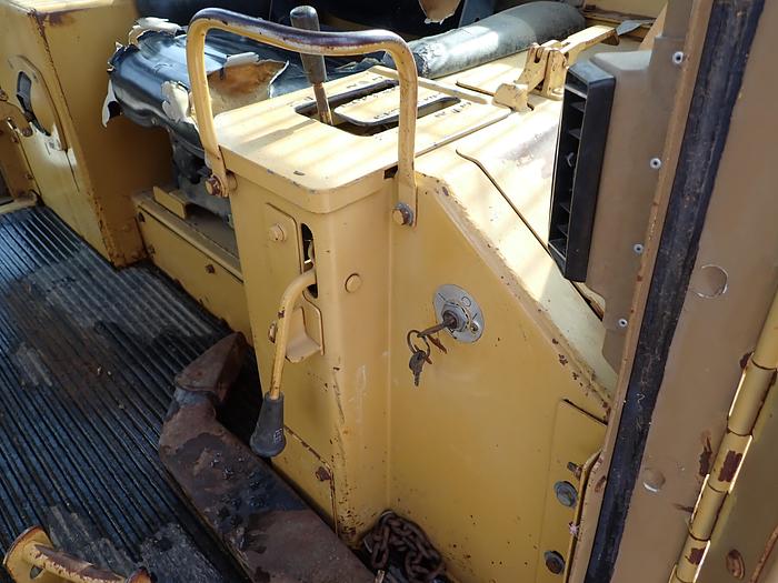 Used 1982 CAT D5B Crawler Dozer w/ CAB & WINCH 