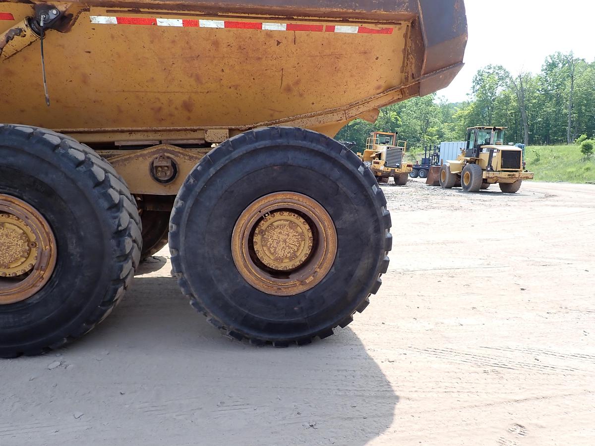 Used 2003 CAT 735
