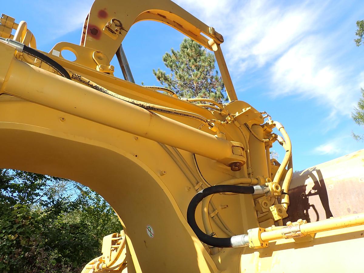 Used 2004 CAT 621G Motor Scraper