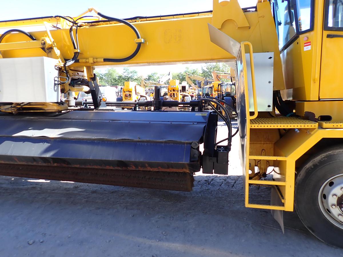 Used 2001 Vammas PSB 5500H Airport Runway Sweeper 