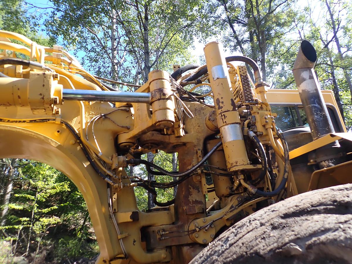 Used 2004 CAT 621G Motor Scraper