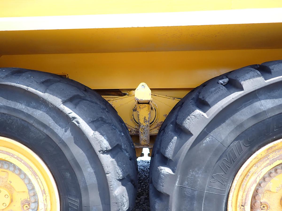 Used 2015 John Deere 460E Articulated Water Truck 9000 GALLON