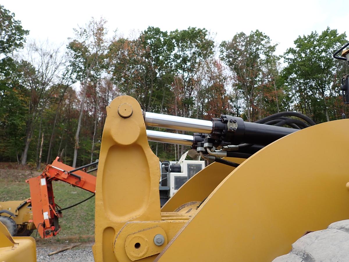 Used 2015 CAT 982M Wheel Loader