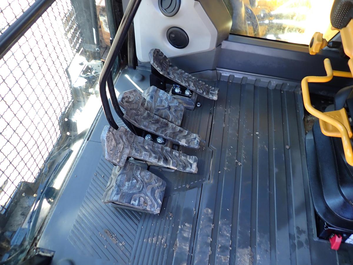 Used 2022 CAT 326