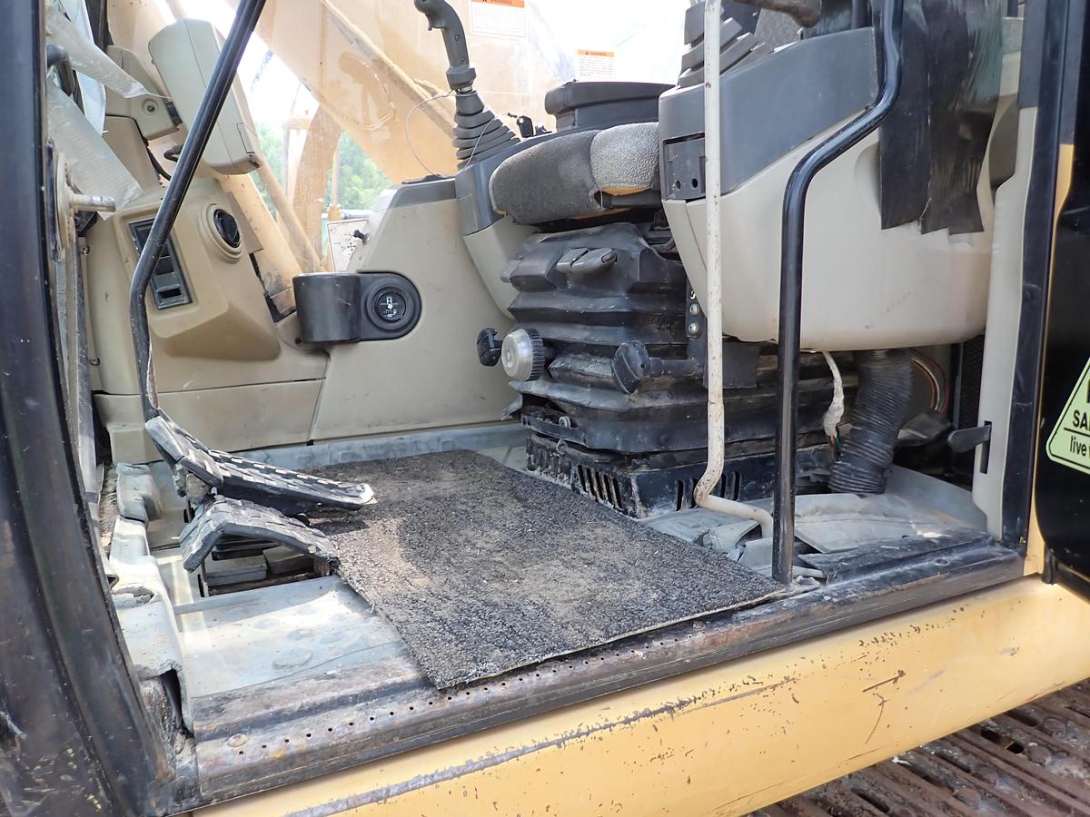 Used 2001 CAT 320CL Hydraulic Excavator