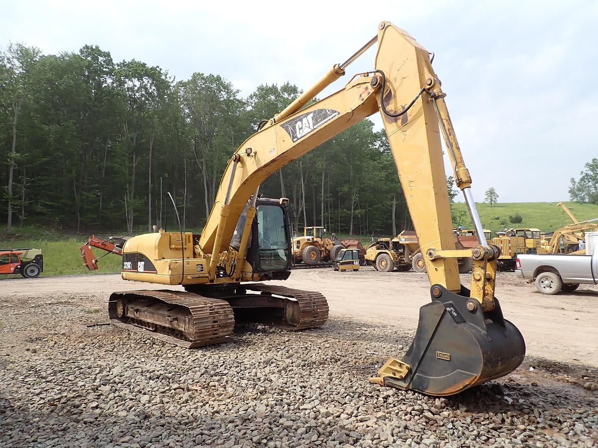 Used 2001 CAT 320CL Hydraulic Excavator