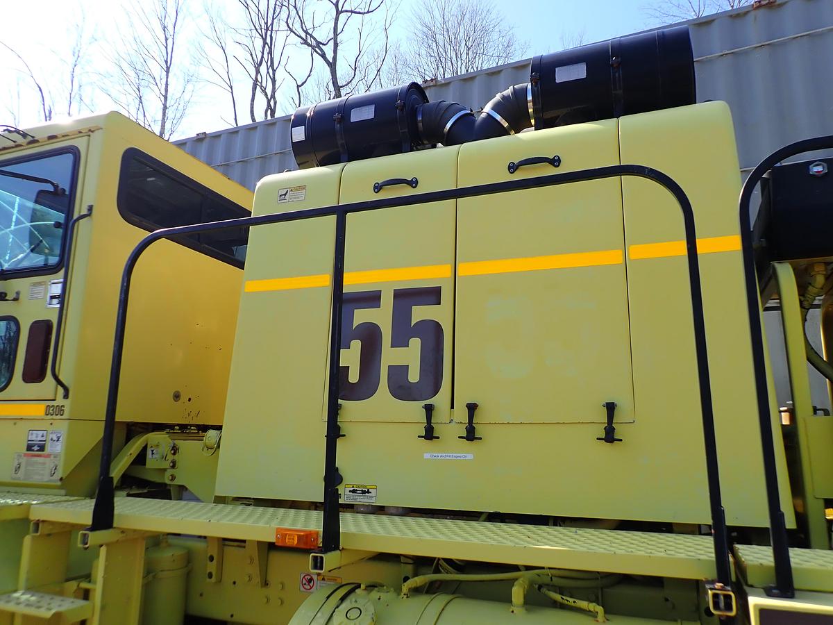 Used 2003 Oshkosh HB2923 Airport Snowblower