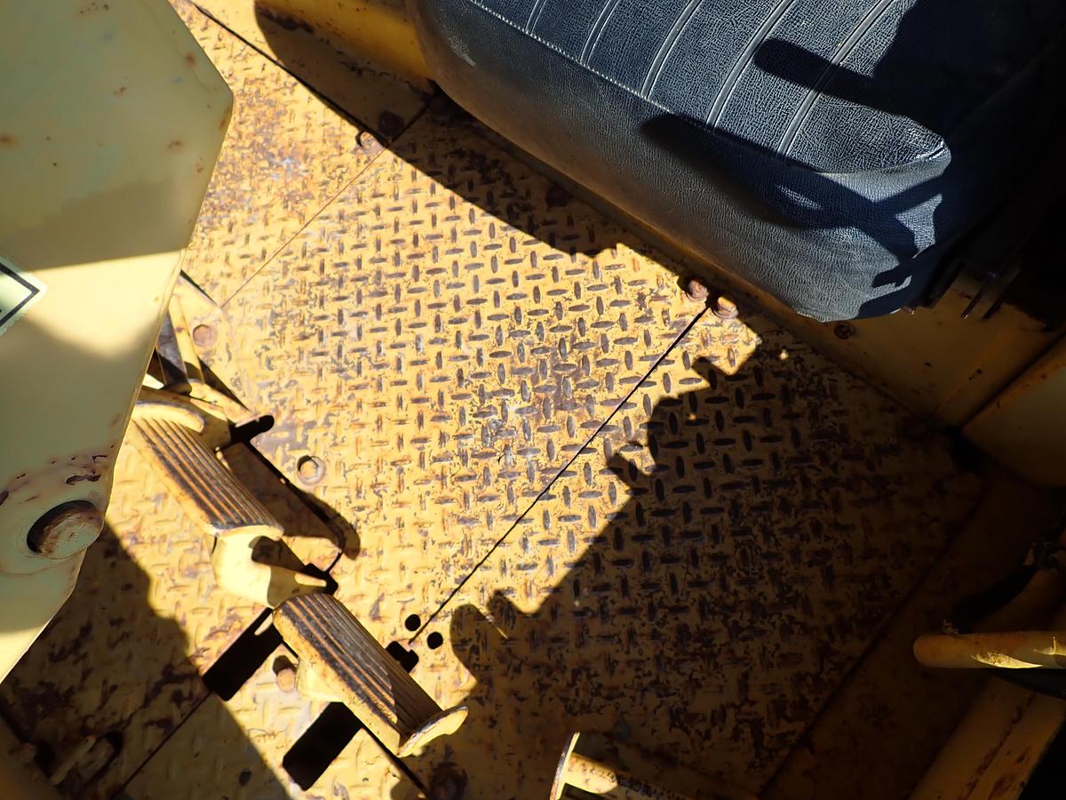 Used 1971 CAT D8H Crawler Dozer w/ RIPPER!