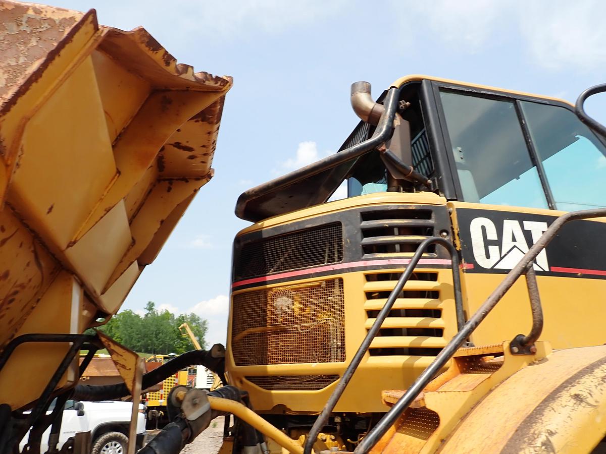 Used 2003 CAT 735