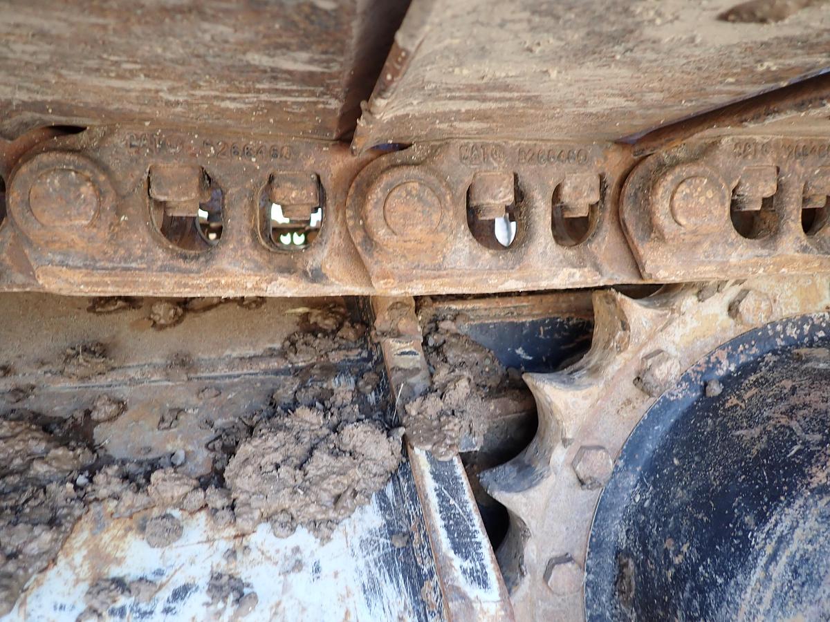 Used 2022 CAT 326