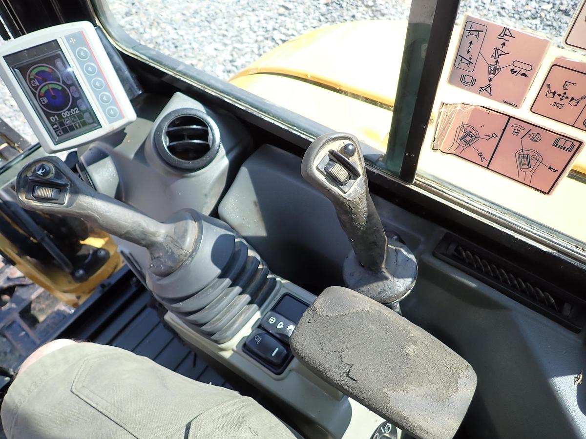 Used 2016 CAT 304E2 CR Mini Excavator HYDRAULIC THUMB!