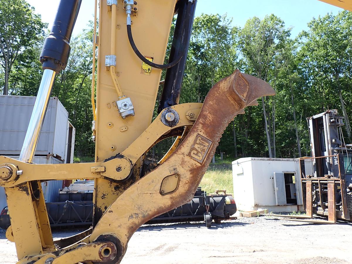 Used 2022 CAT 326