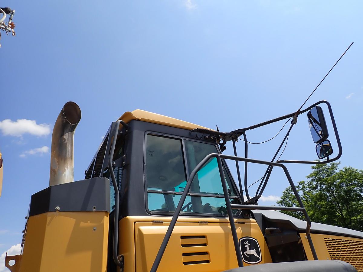 Used 2015 John Deere 460E Articulated Water Truck 9000 GALLON