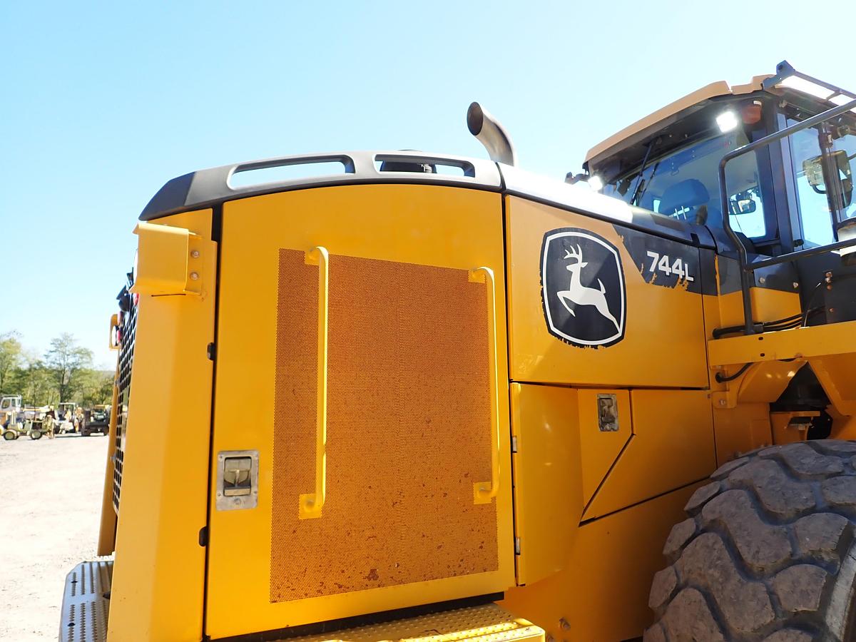 Used 2019 John Deere 744L Wheel Loader QUICK COUPLER!