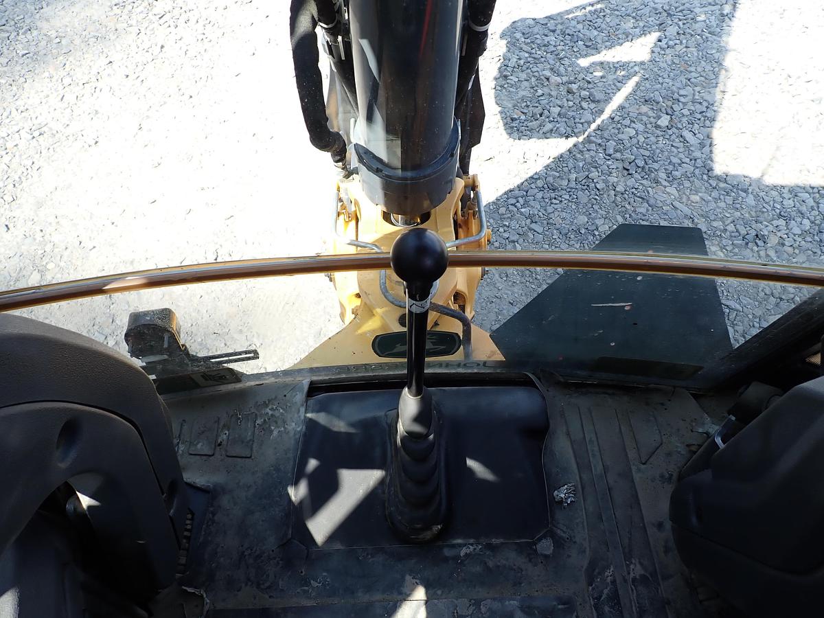 Used 2018 John Deere 410L Loader Backhoe LOADED! Q/C FORKS EXTENDAHOE