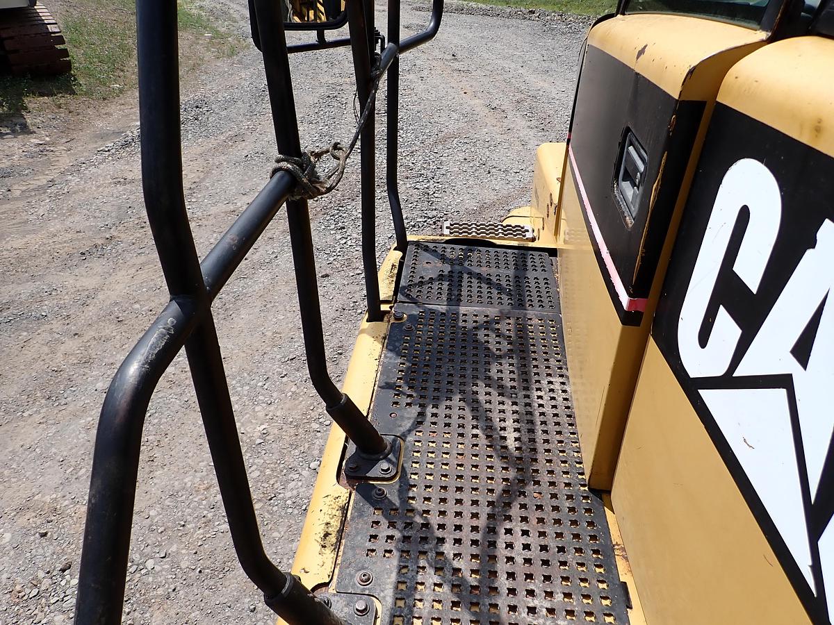 Used 2006 CAT 730