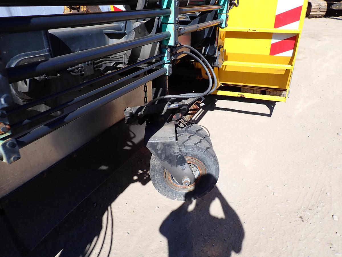 Used 2001 Vammas PSB 5500H Airport Runway Sweeper 