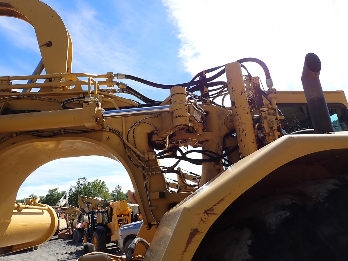 Used 2004 CAT 621G Motor Scraper