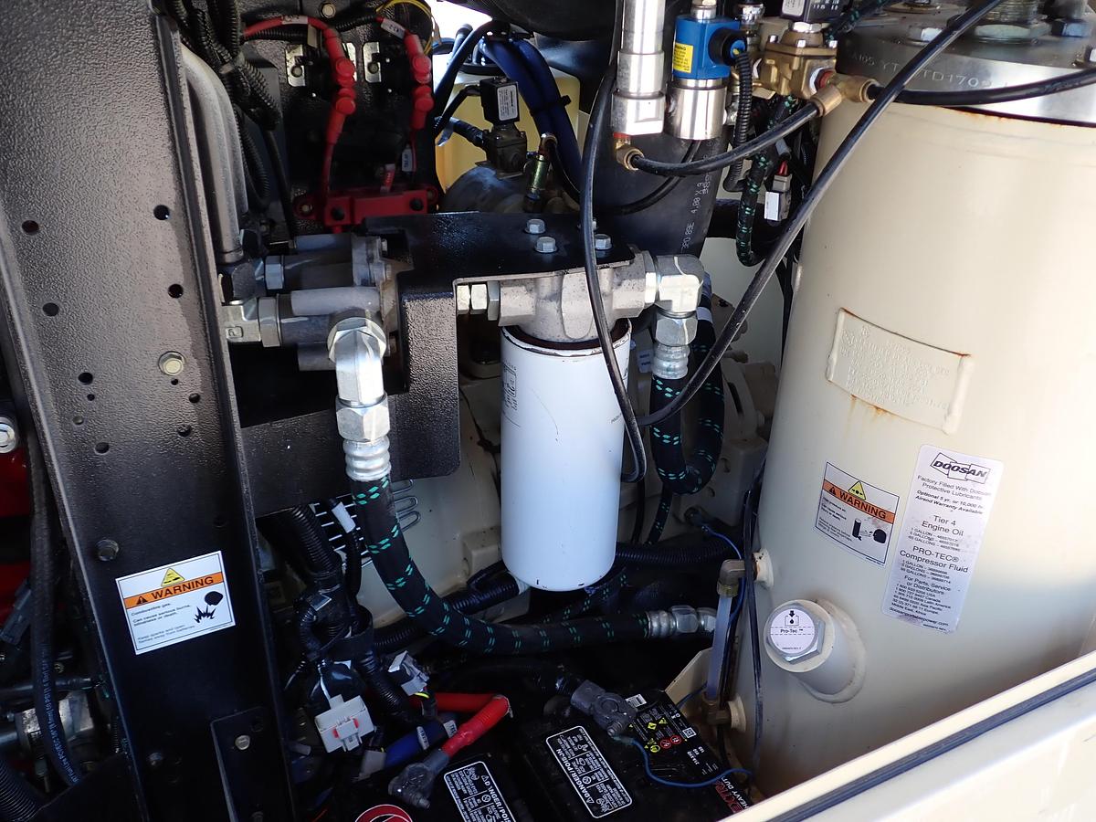 Used 2022 Doosan P425/HP375 Air Compressor 1528 HOURS