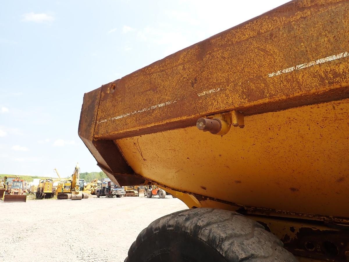 Used 2006 CAT 730