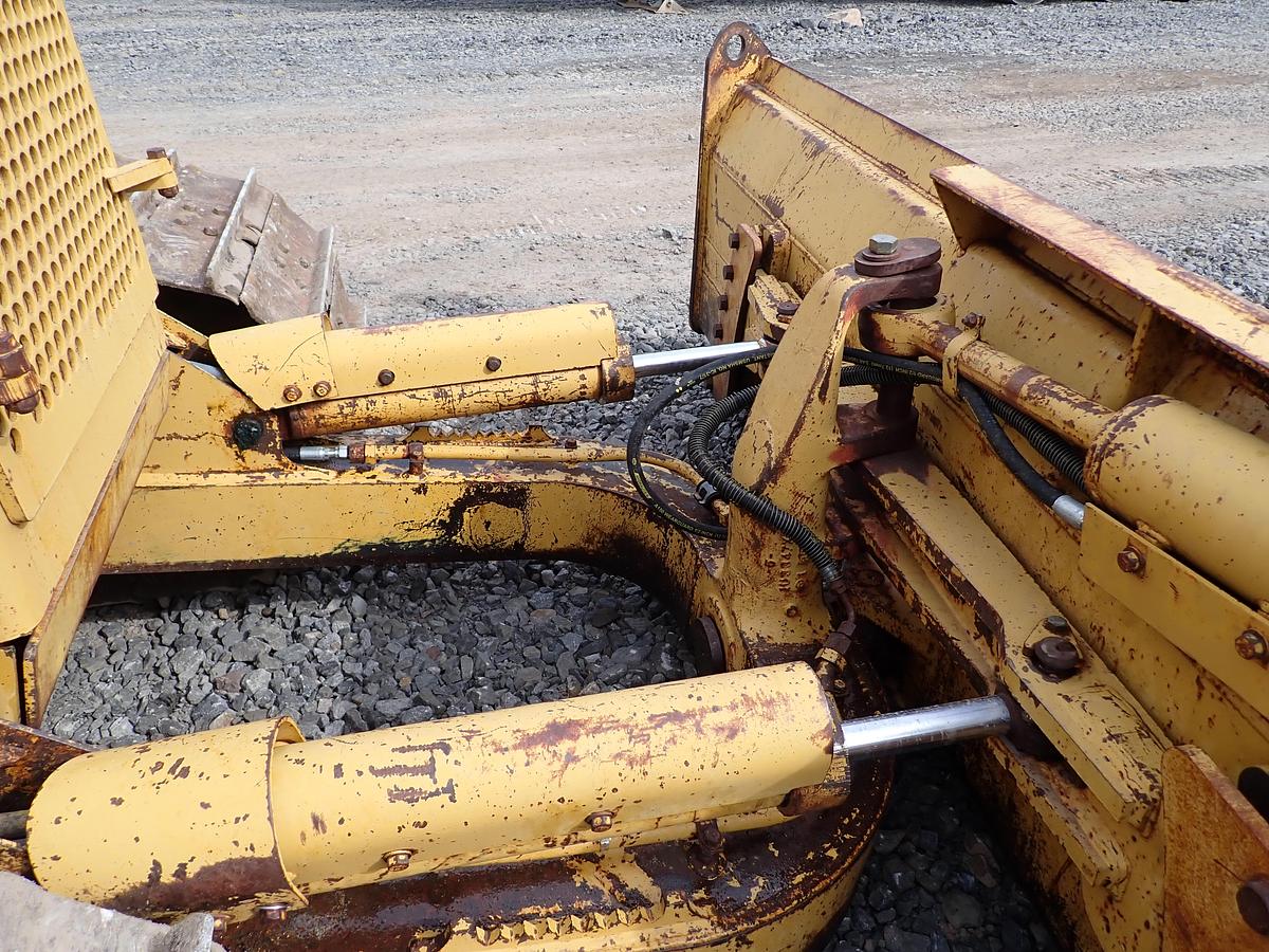 Used 1986 CAT D4H LGP Crawler Dozer DIRECT DRIVE W/ WINCH 2200 HOURS!