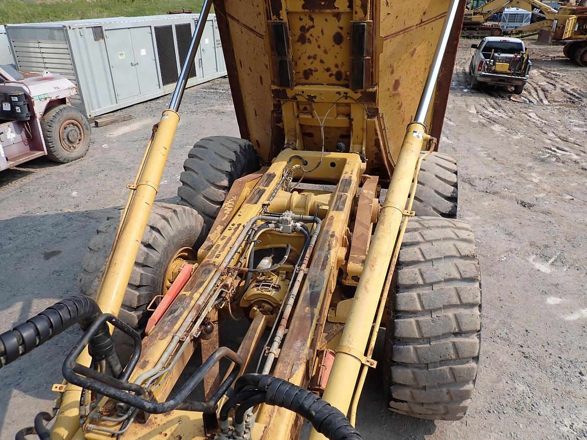 Used 2006 CAT 735