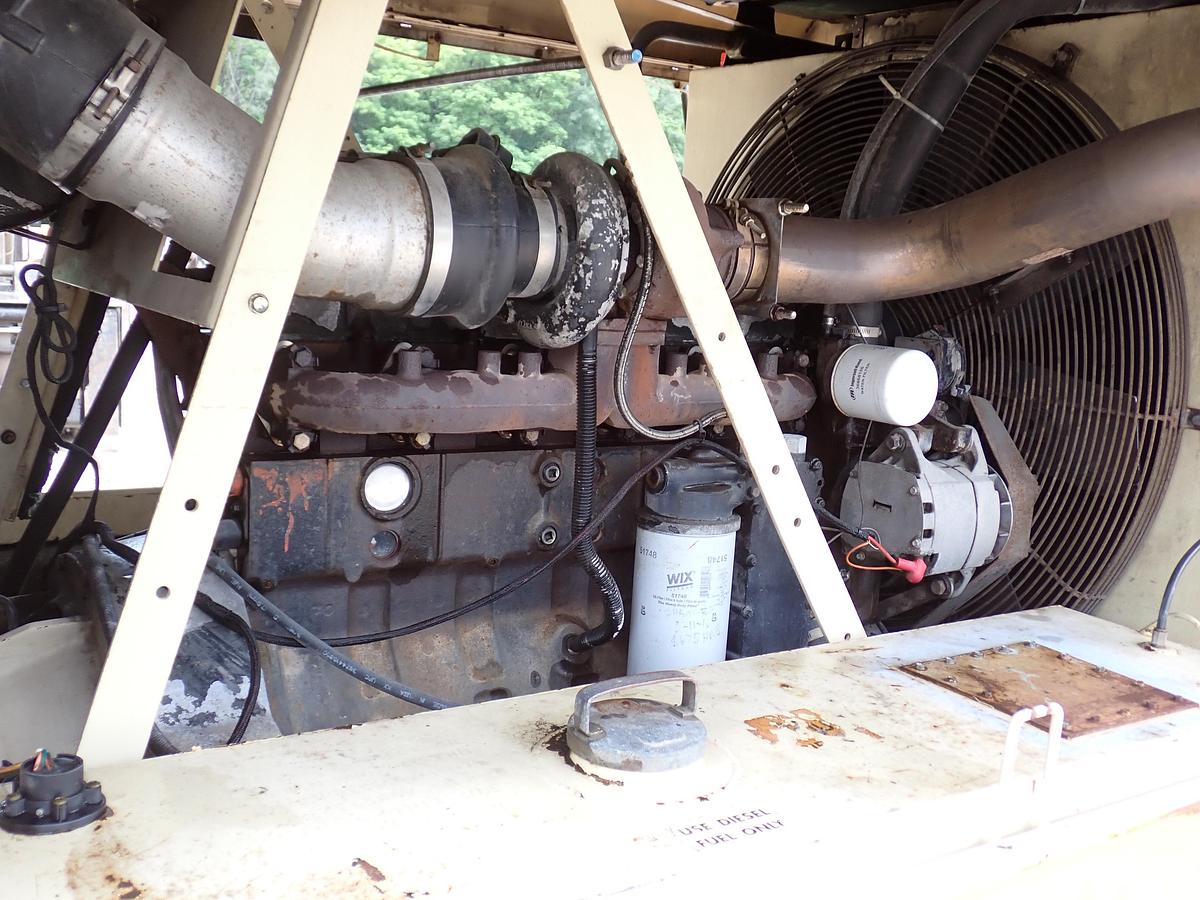 Used 1999 Ingersoll Rand XP825WCU 825 CFM Air Compressor