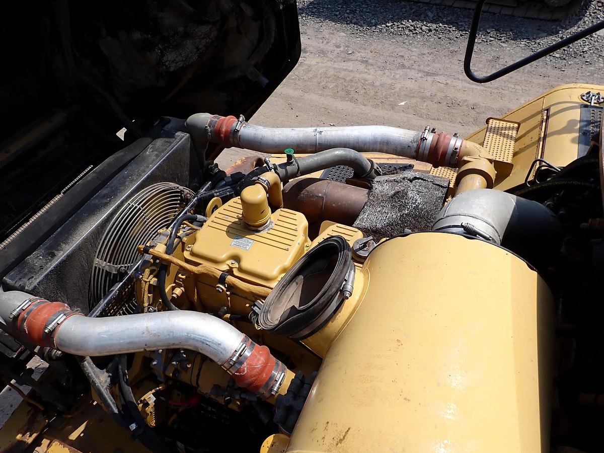 Used 2003 CAT 735