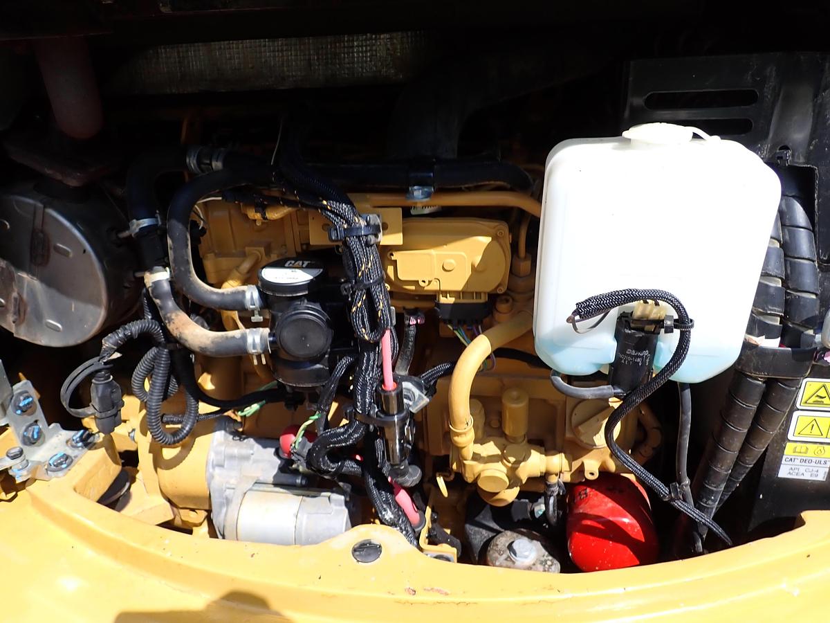 Used 2016 CAT 304E2 CR Mini Excavator HYDRAULIC THUMB!