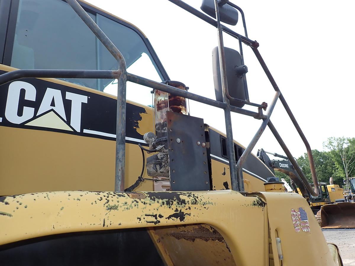 Used 2006 CAT 735
