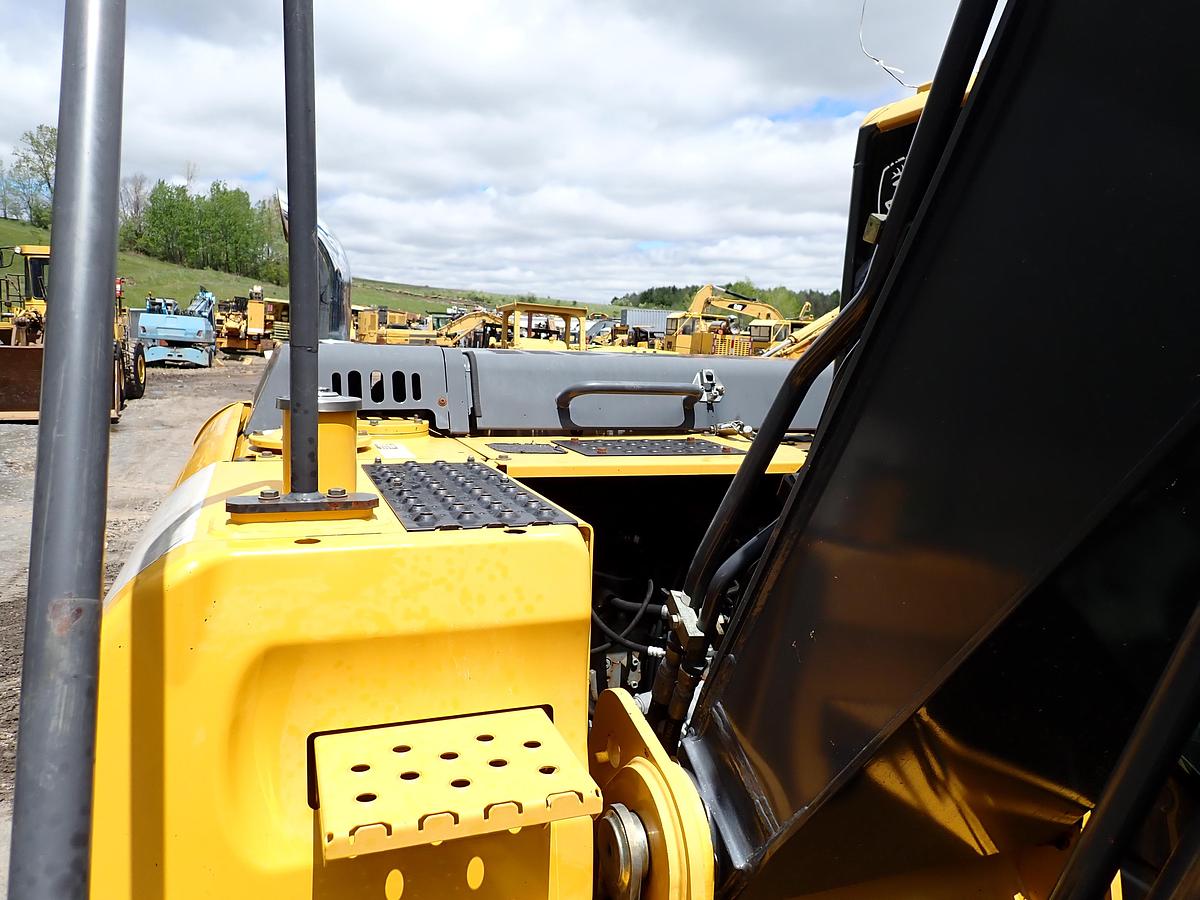 Used 2015 John Deere 160G LC Excavator HYDRAULIC THUMB & QC