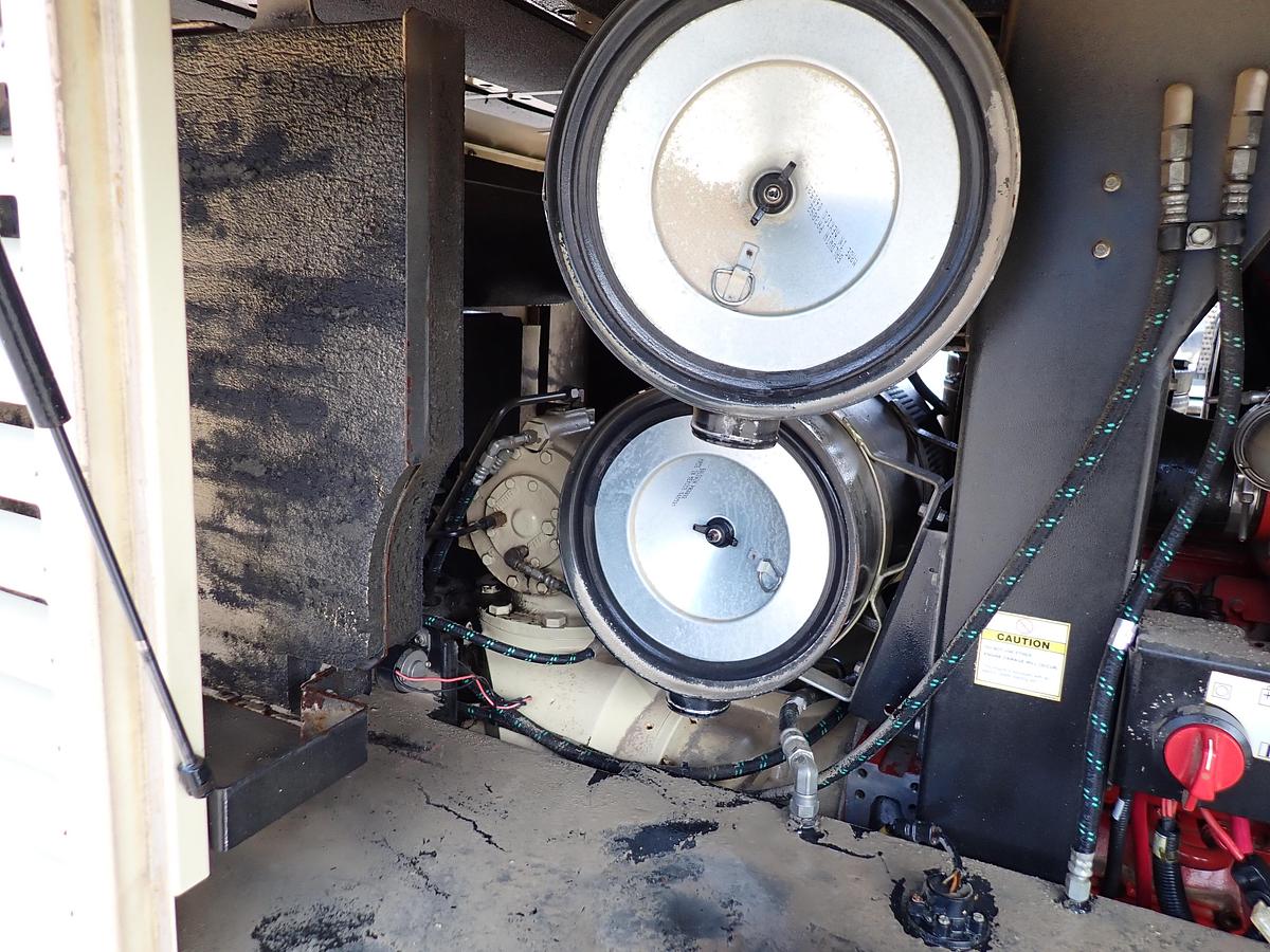 Used 2015 Doosan XP825WCU 825 CFM Portable Air Compressor