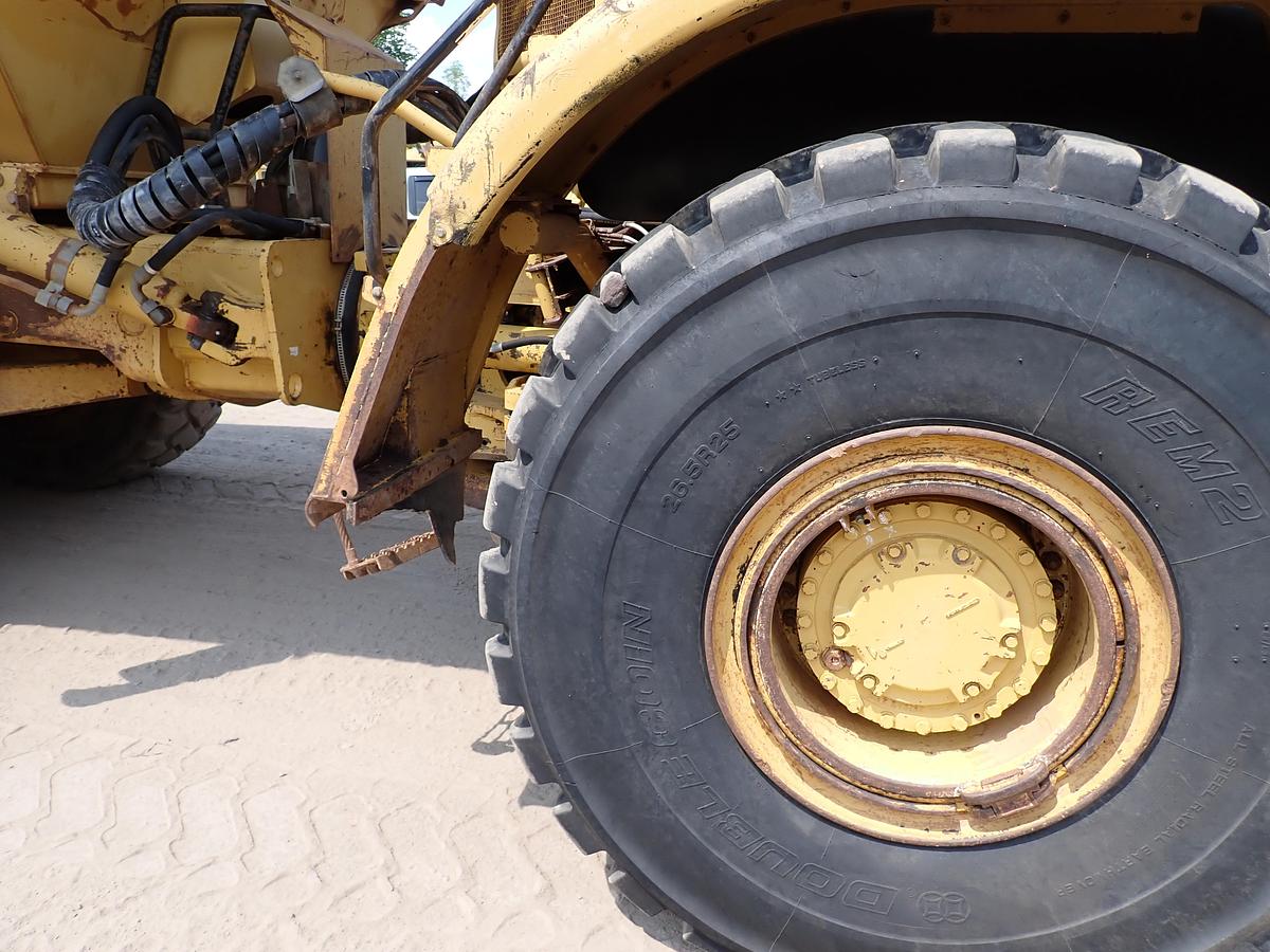 Used 2003 CAT 735