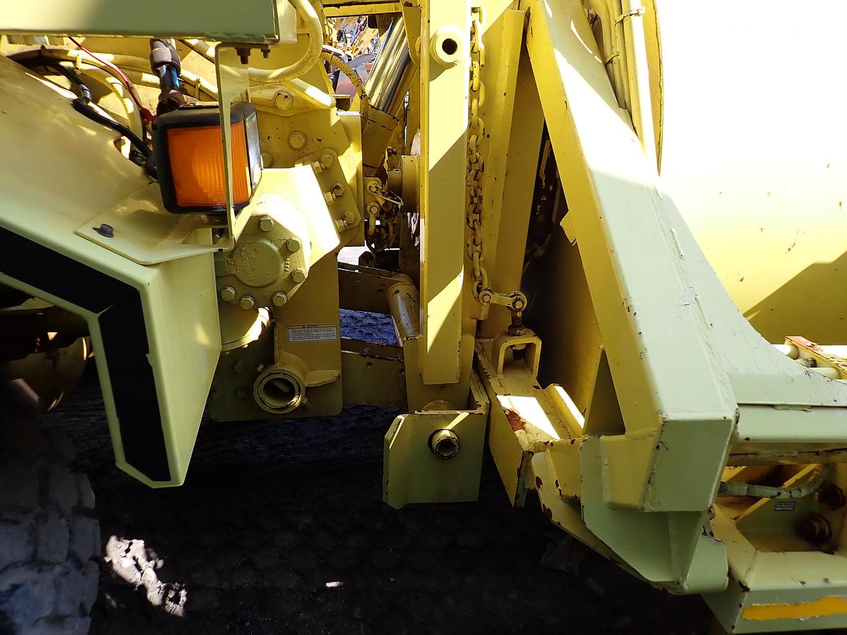 Used 2003 Oshkosh HB2923 Airport Snowblower