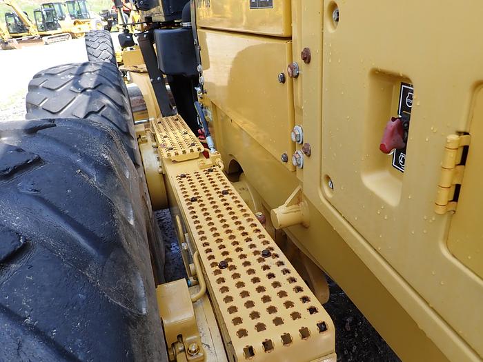 Used 2015 CAT 120M2 AWD
