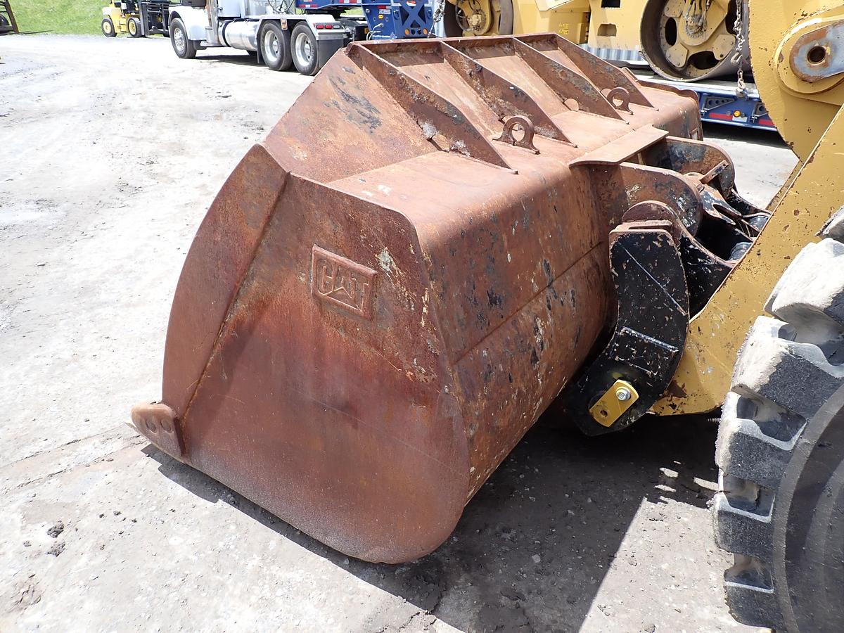 Used 2010 CAT 938H